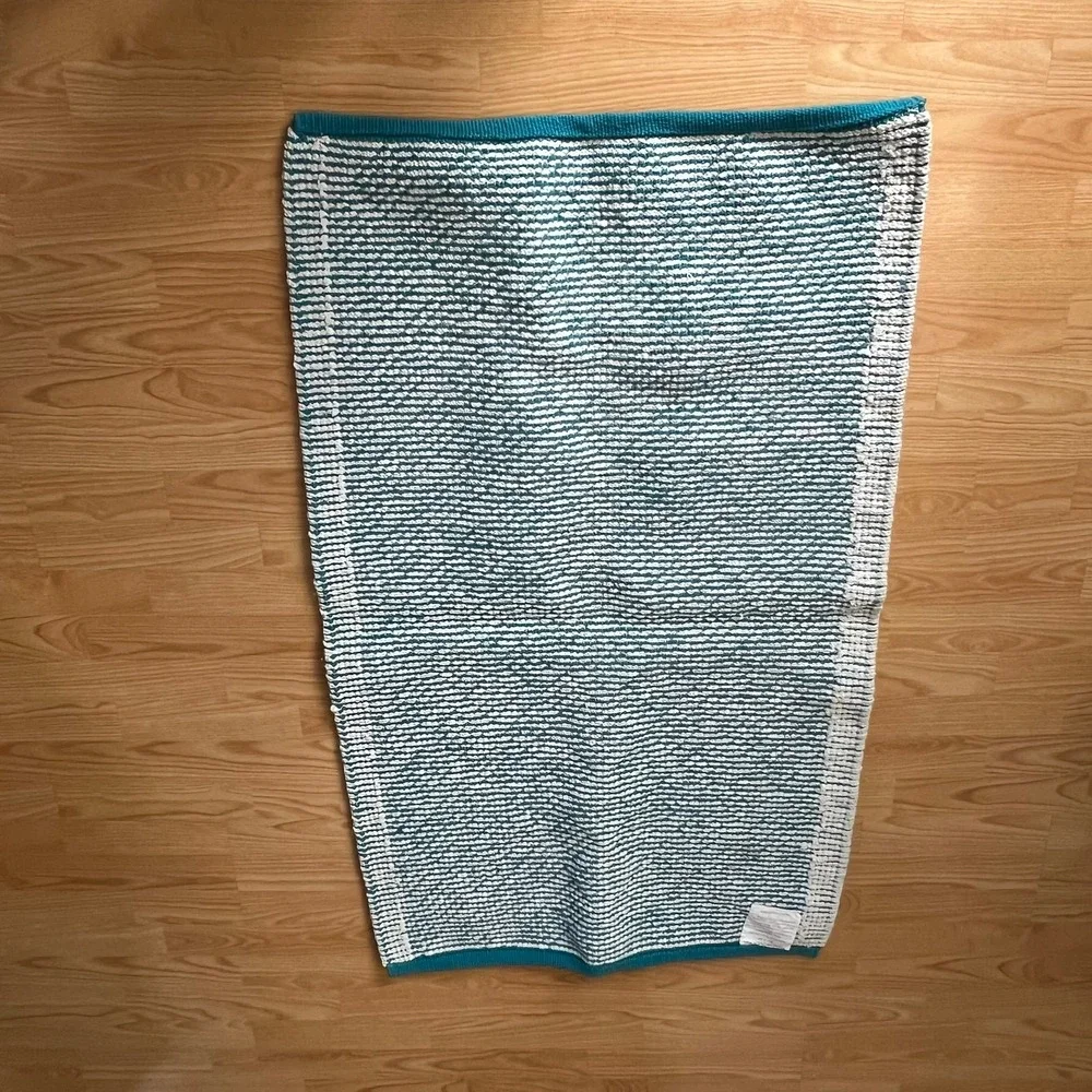 Handwoven Cotton Rug Unisex 27x45 Teal White NWOT Popcorn Texture Diamond